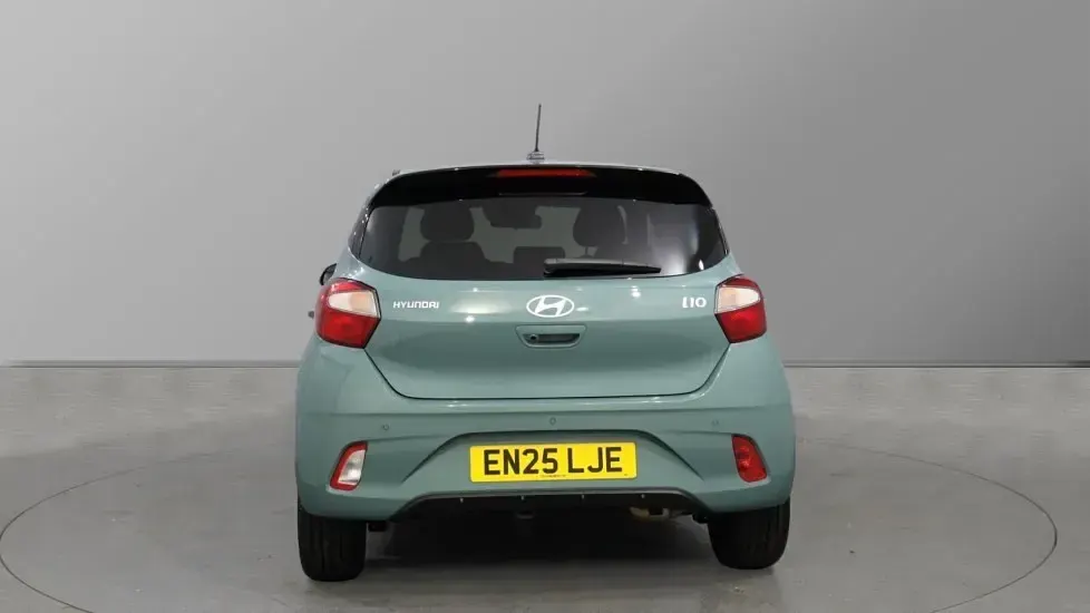 Used Hyundai i10 Premium 79 HP (58 kW) 2025 Mangrove green Hatchback