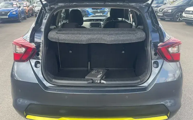 Używany Nissan Micra 92 KM (67 kW) 2022 Szary Hatchback
