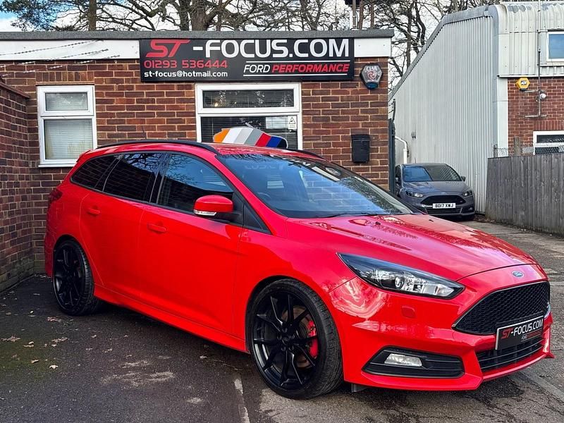 Used Ford Focus ST 250 HP (183 kW) 2017 Red Estate