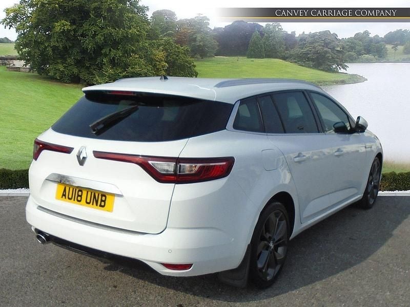 Used Renault Mégane GrandTour Signature 2018 White Estate