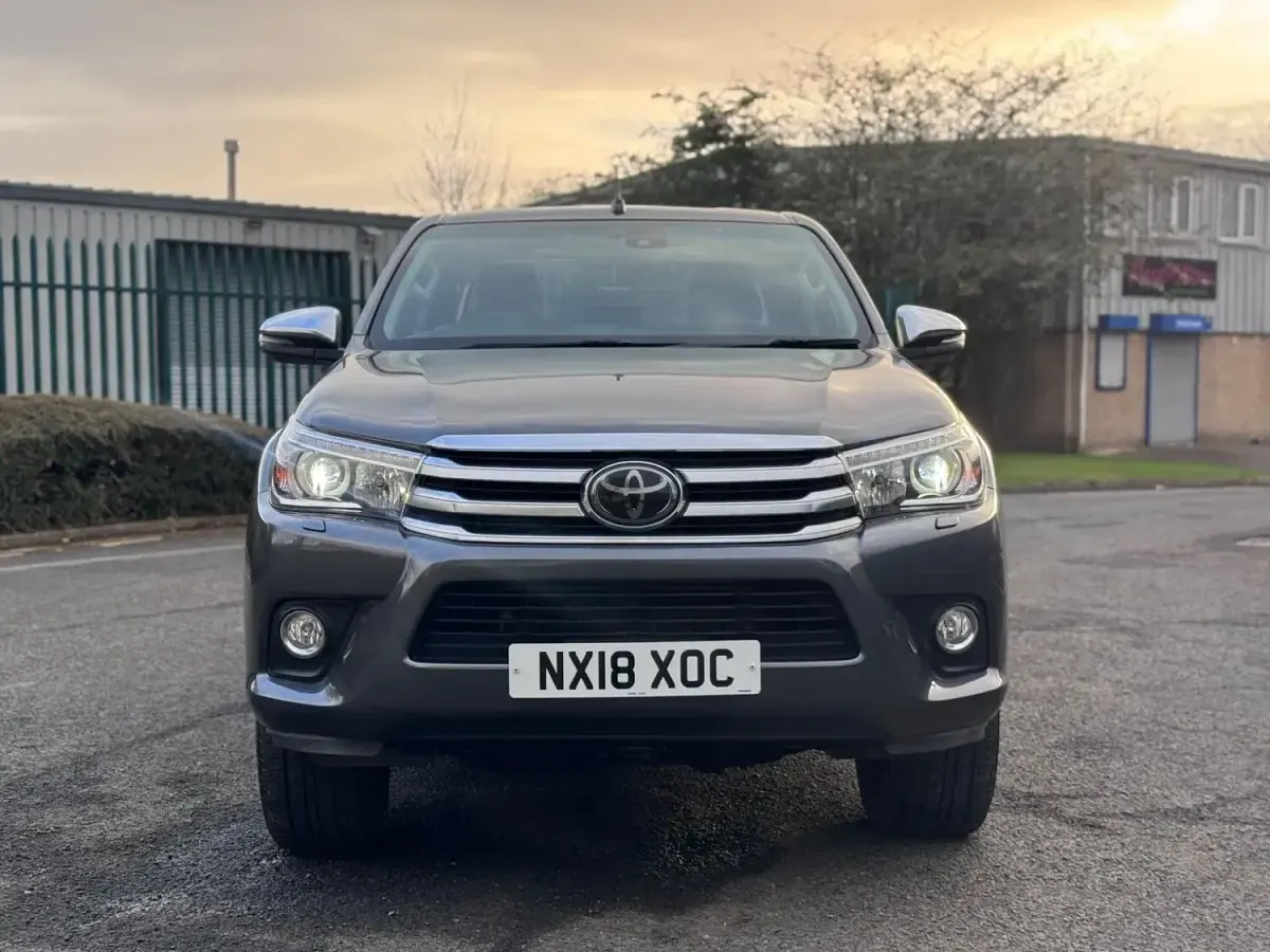 Used Toyota HiLux 150 HP (110 kW) 2018 Grey Pickup