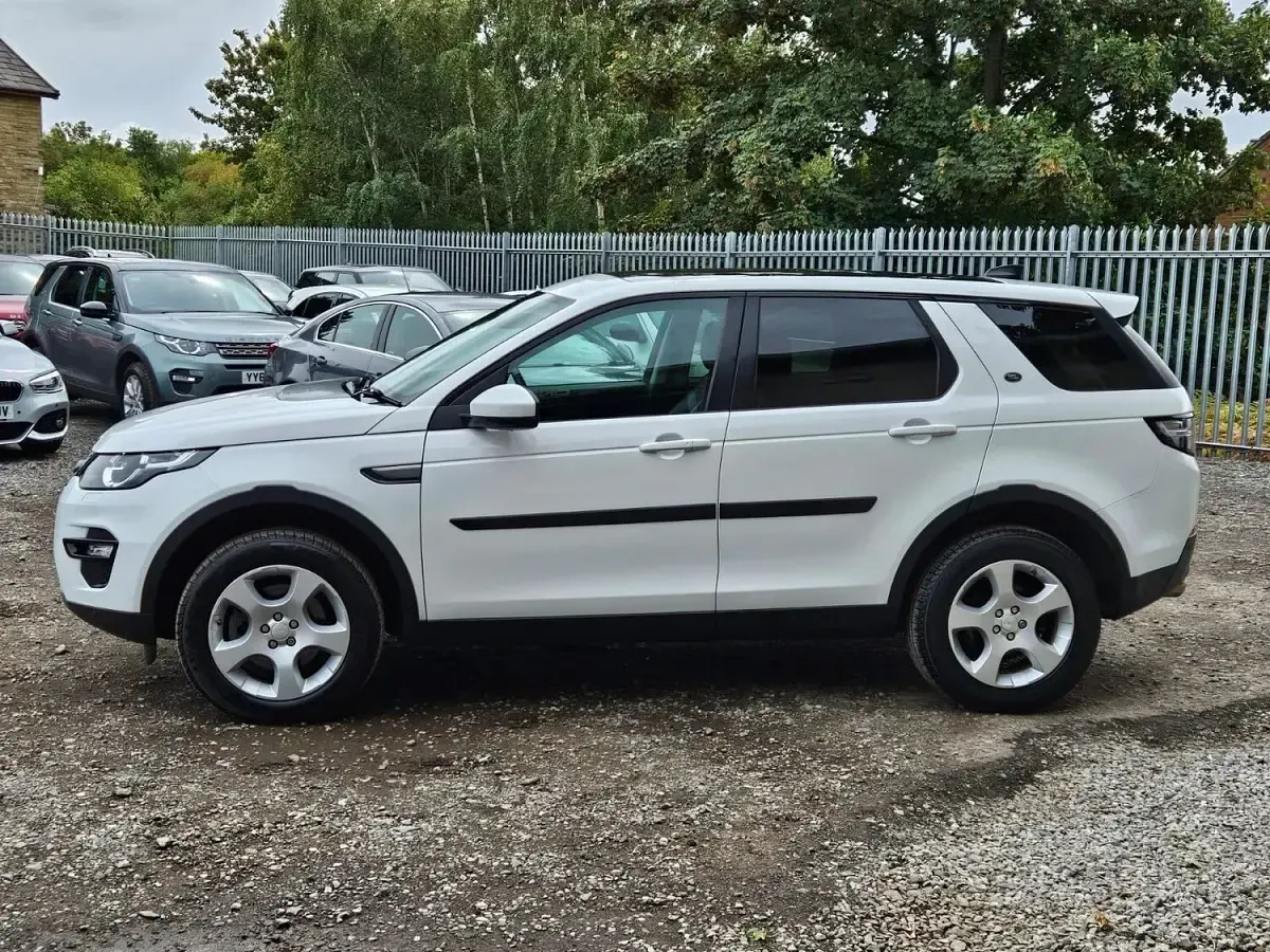 Used Land Rover Discovery Sport SE 147 HP (108 kW) 2017 White SUV