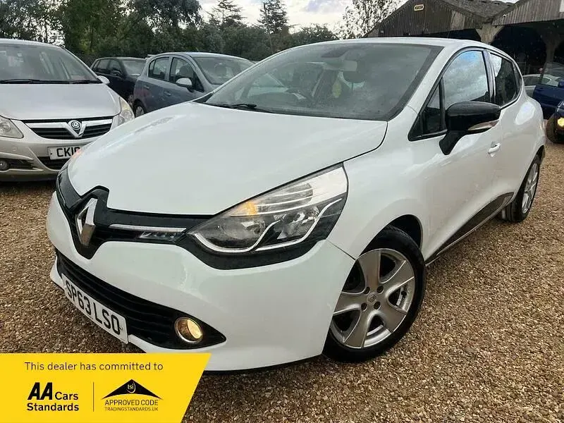 Used Renault Clio Dynamique 75 HP (55 kW) 2013 White Hatchback