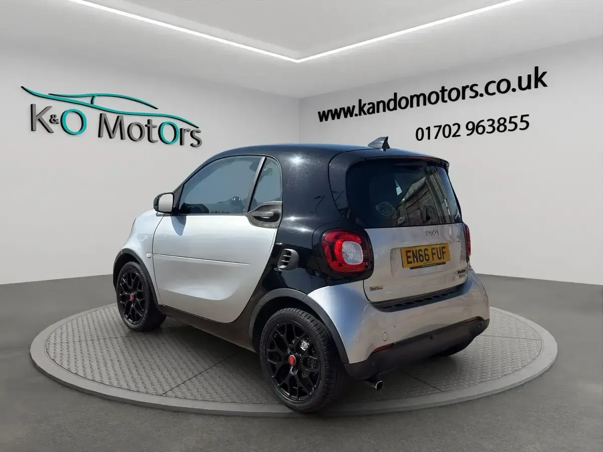 Used Smart ForTwo Coupé Premium 71 HP (52 kW) 2016 Silver Coupe