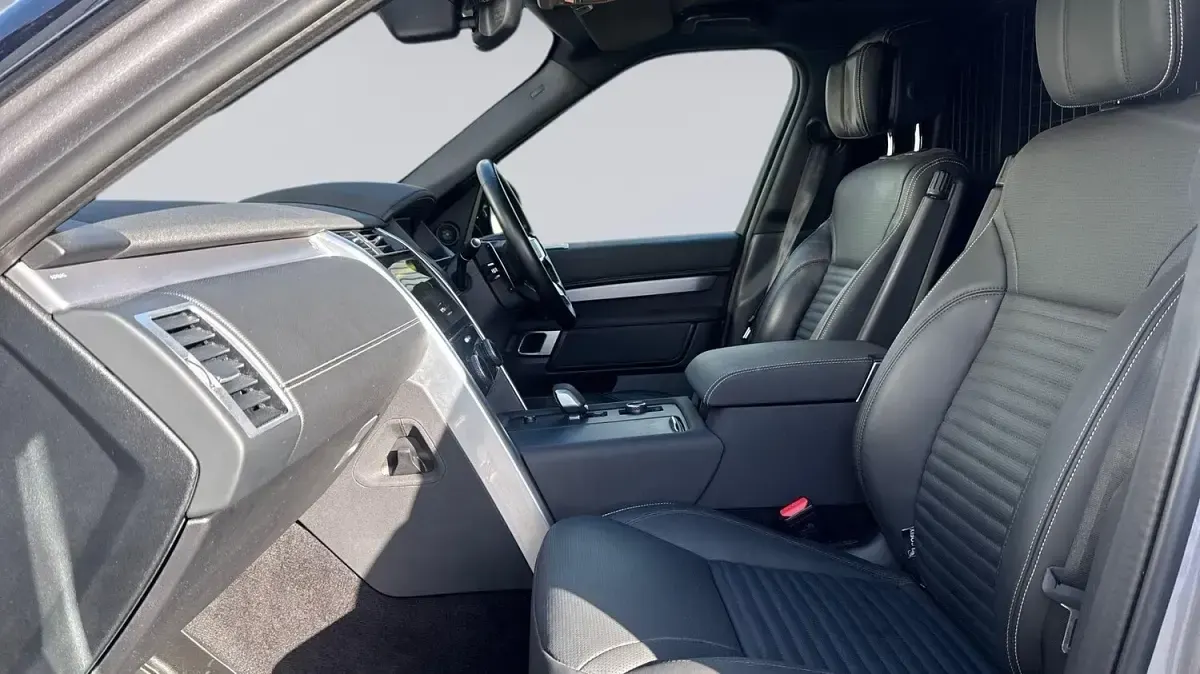 Used Land Rover Discovery HSE Dynamic 2025 Eiger grey SUV