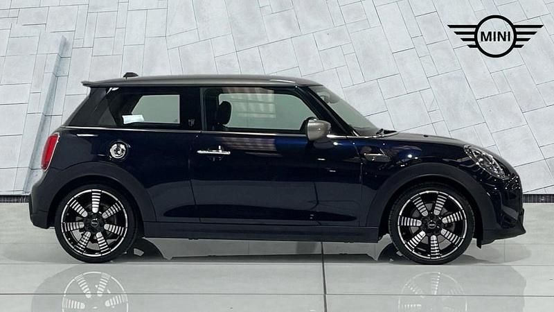 Used Mini Cooper S Exclusive 192 HP (141 kW) 2021 Black Hatchback