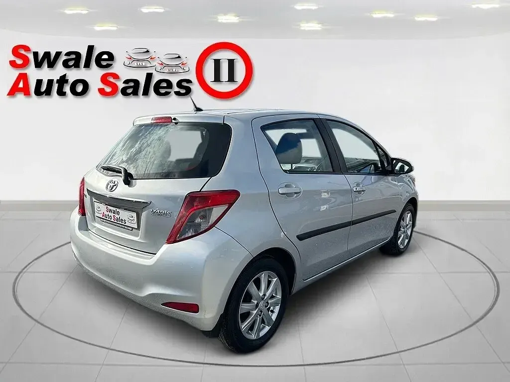 Used Toyota Yaris 101 HP (74 kW) 2012 Silver Hatchback