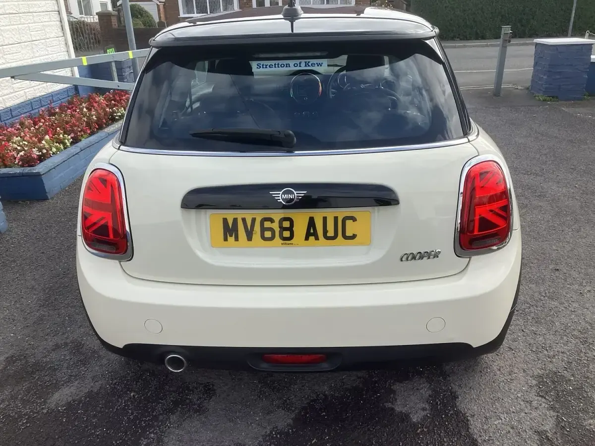 Used Mini Cooper Hatch 136 HP (100 kW) 2018 White Hatchback