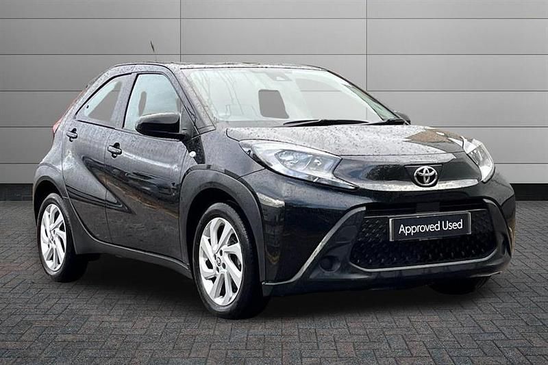 Black Used 2022 Toyota Aygo X PURE SUV | £14,150 - Image 1/2