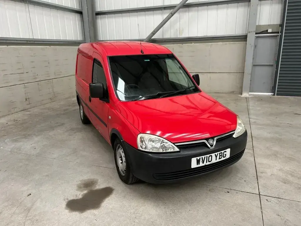 Used Vauxhall Combo 75 HP (55 kW) 2010 Red MPV