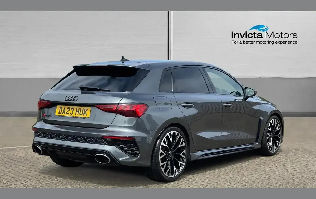 Begagnad Audi RS3 Sport 400 HK (294 kW) 2023 Grå Sedan