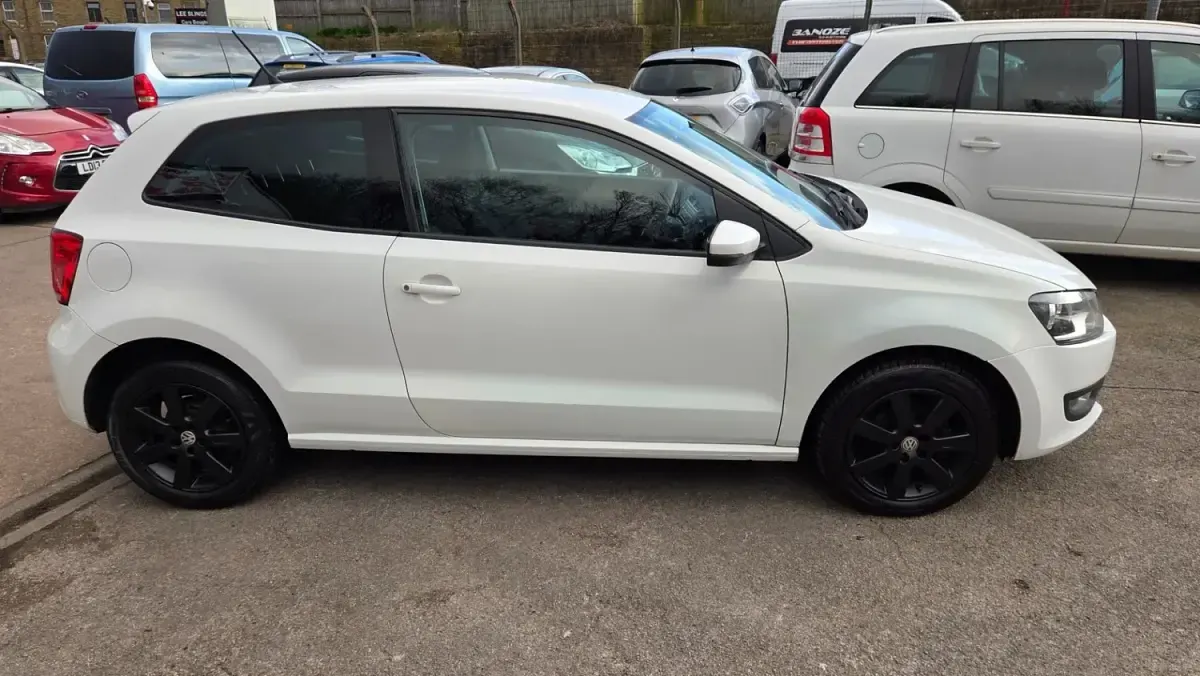 Usado VW Polo Edition 60 HP (44 kW) 2014 Branco Citadino
