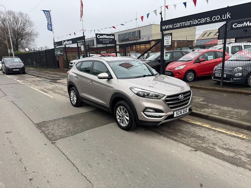 Used Hyundai Tucson SE 132 HP (97 kW) 2016 Beige SUV