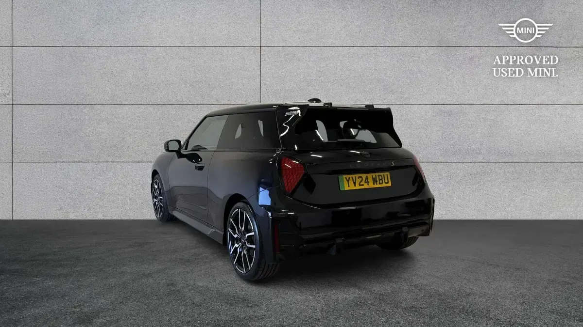 Used Mini Cooper SE Hatch 158 kW (215 HP) 2024 Black Hatchback