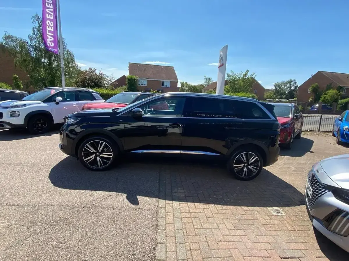 Used Peugeot 5008 Premium 129 HP (94 kW) 2022 Black SUV