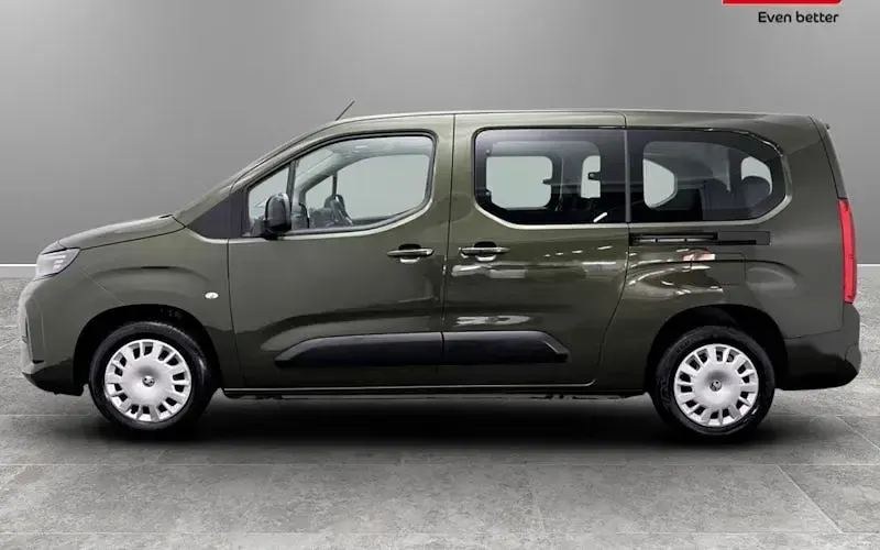 Used Vauxhall Combo Design Edition 100 kW (136 HP) 2026 MPV