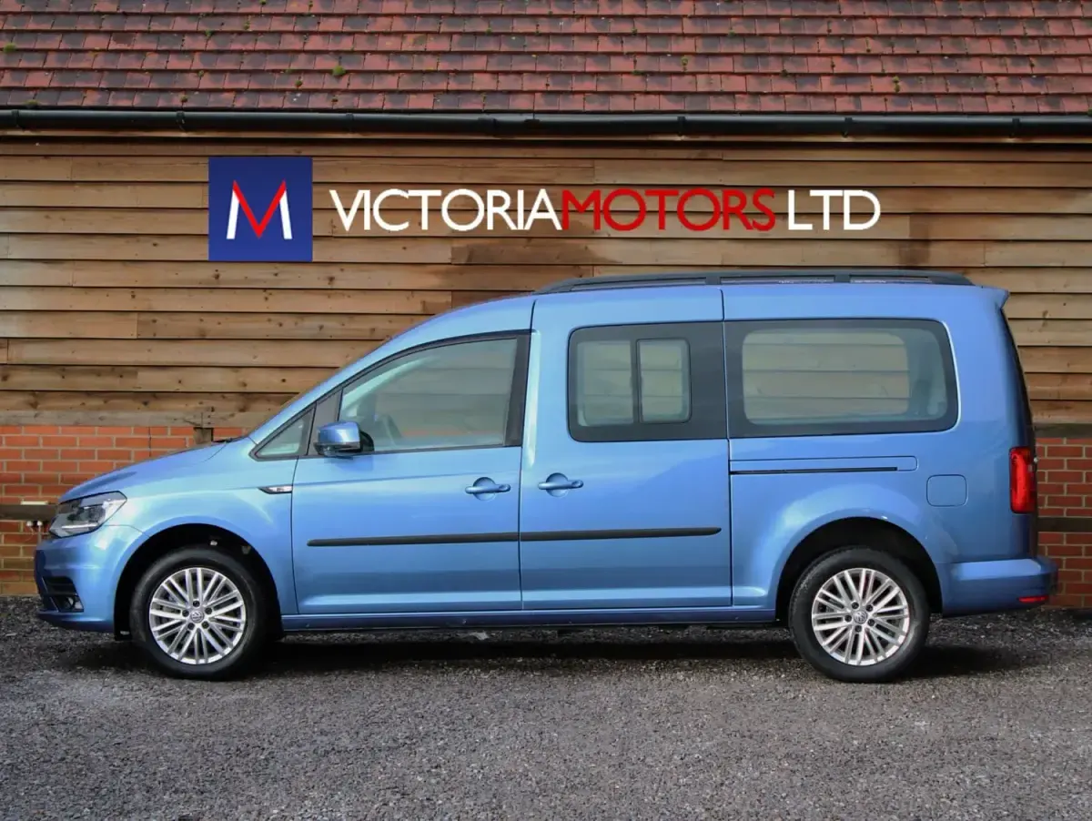 Używany VW Caddy Maxi Life 122 KM (89 kW) 2020 Niebieski Minivan