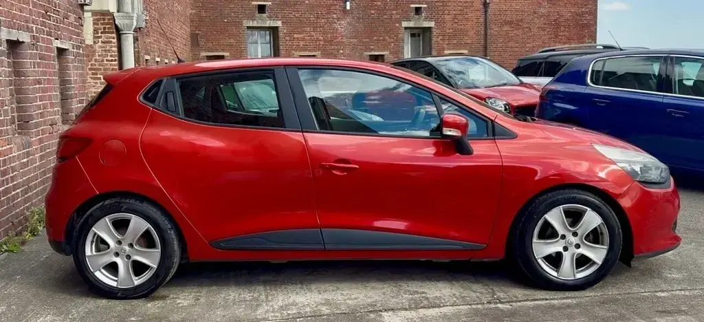 Used Renault Clio Expression+ 90 HP (66 kW) 2014 Red Hatchback