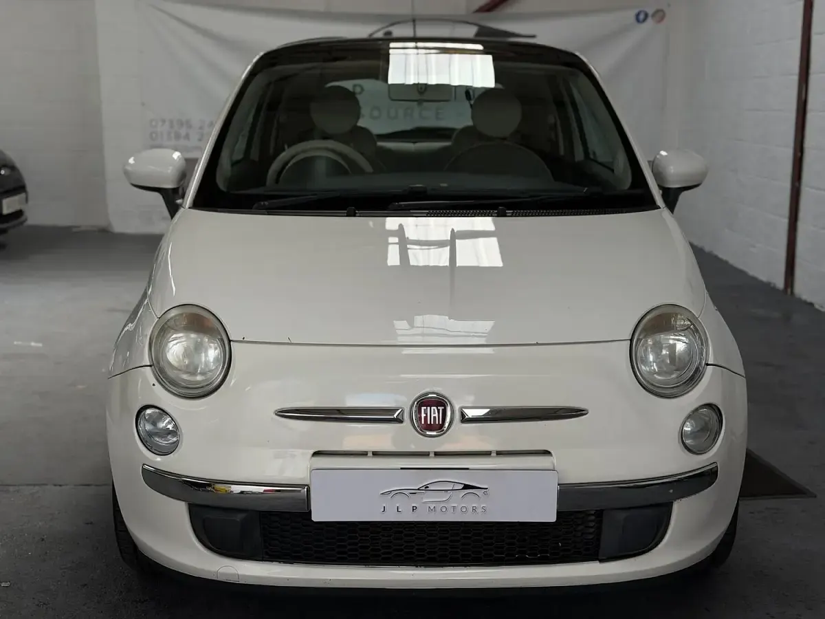 Used Fiat 500 Lounge 69 HP (50 kW) 2010 White Hatchback
