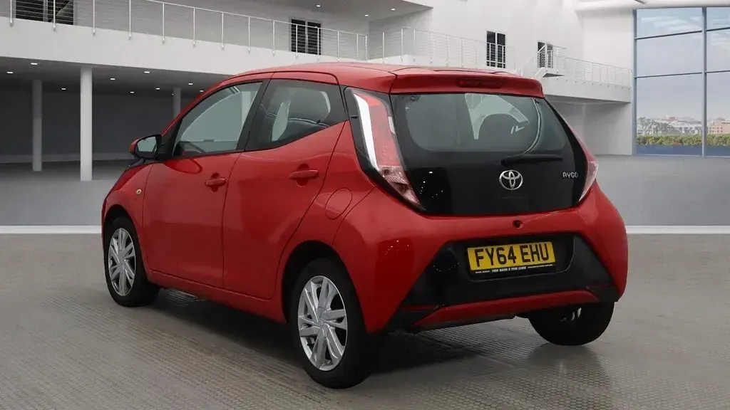 Used Toyota Aygo x-press 68 HP (50 kW) 2014 Red Hatchback