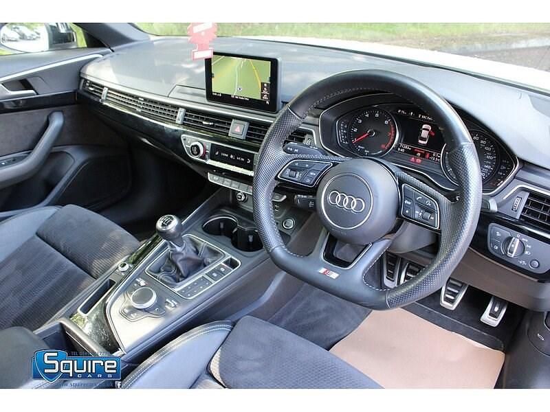 Used Audi A4 Black Edition 150 HP (110 kW) 2019 White Sedan