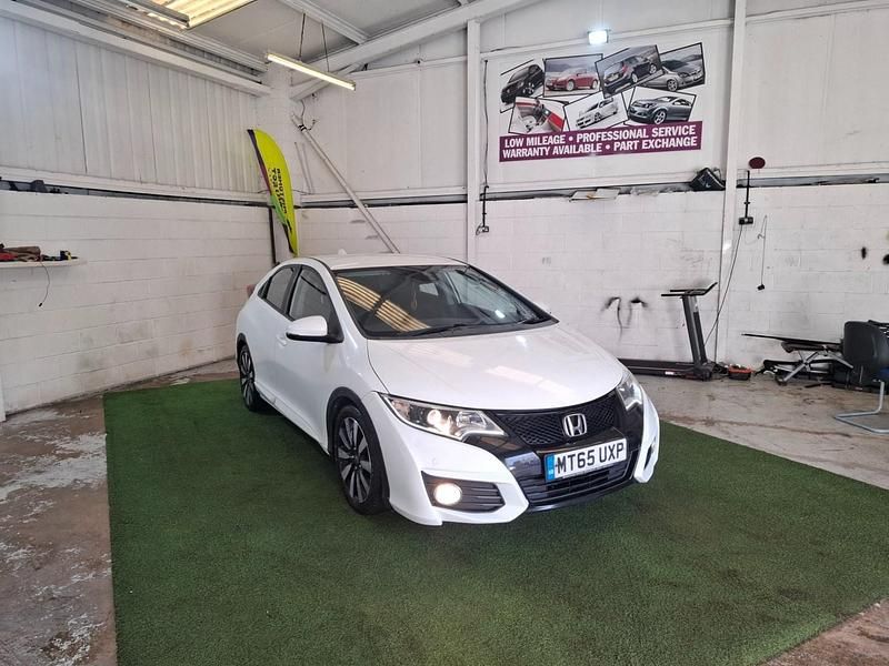 Used Honda Civic SE Plus 2015 White Hatchback