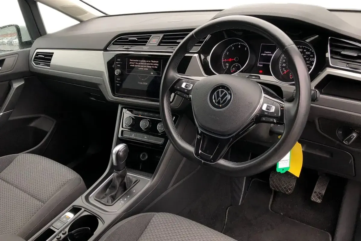 Used VW Touran SE 150 HP (110 kW) 2021 White MPV