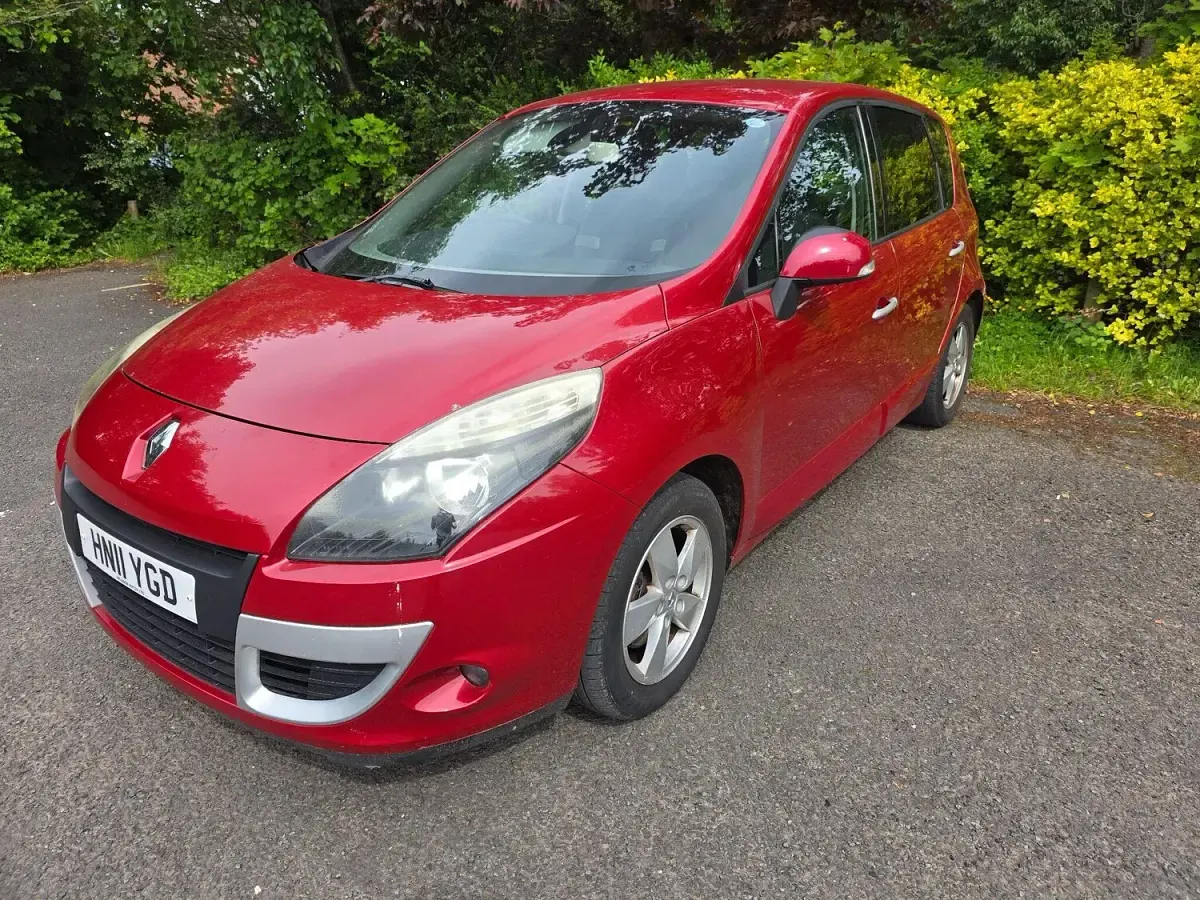 Used Renault Scénic III Dynamique 110 HP (80 kW) 2011 Red MPV