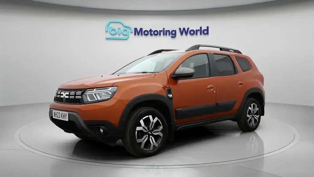 Begagnad Dacia Duster Journey 150 HK (110 kW) 2023 Orange SUV