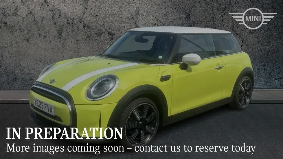 Begagnad Mini Cooper Exclusive 134 HK (98 kW) 2023 Gul Halvkombi