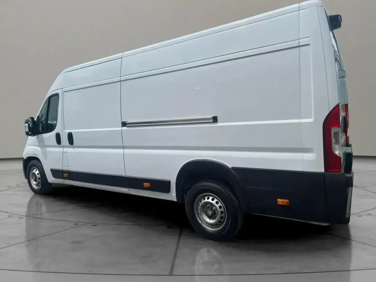 Used Vauxhall Movano S 138 HP (101 kW) 2024 White