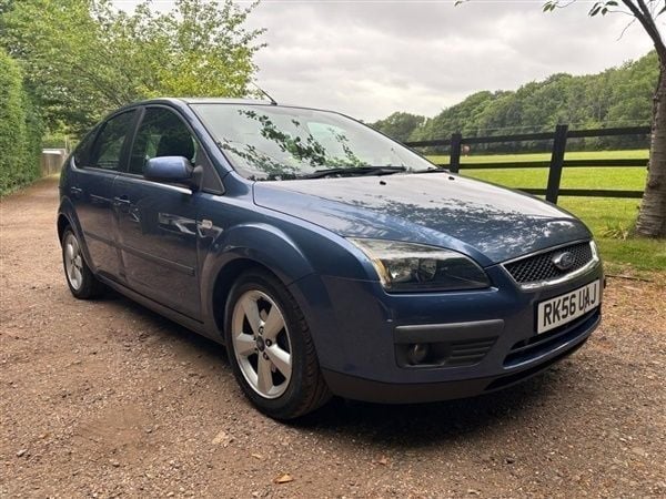 Blue Used 2006 Ford Focus Zetec Hatchback | £2,450 (Good price) - Image 1/1