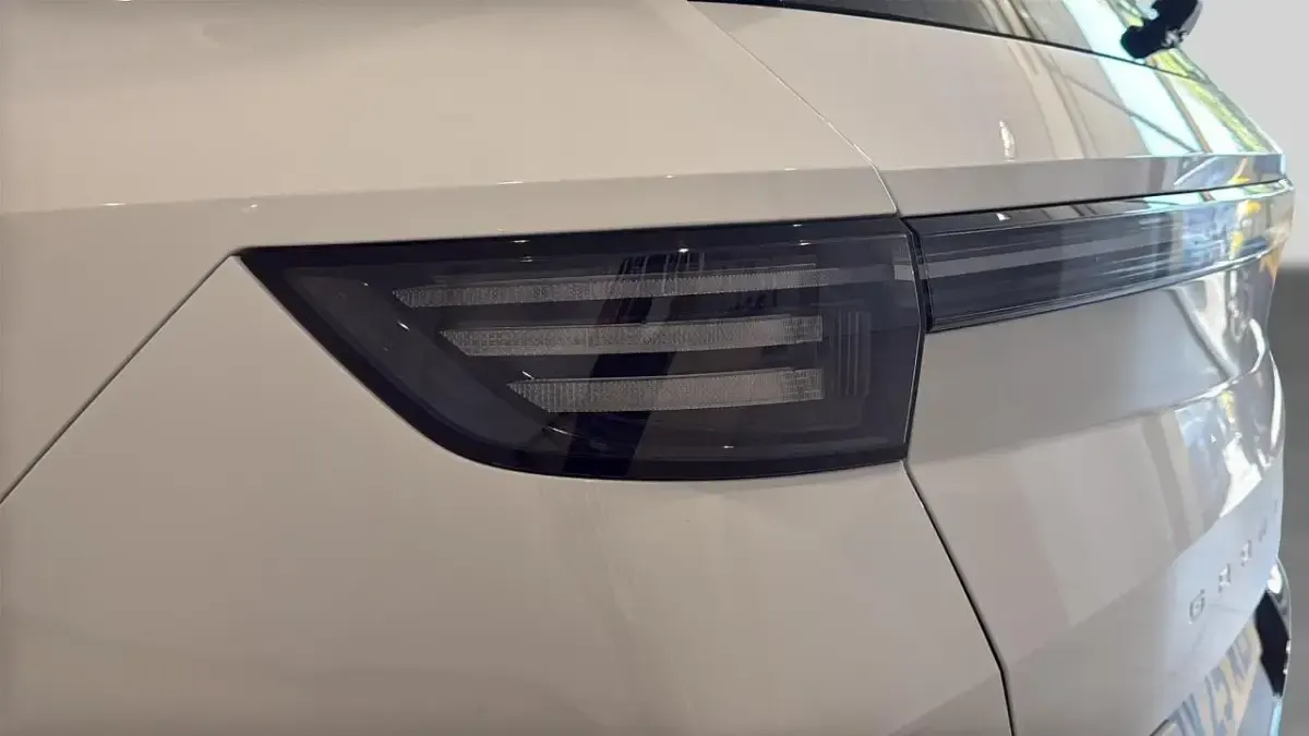 Used Vauxhall Grandland 154 kW (210 HP) 2025 White SUV