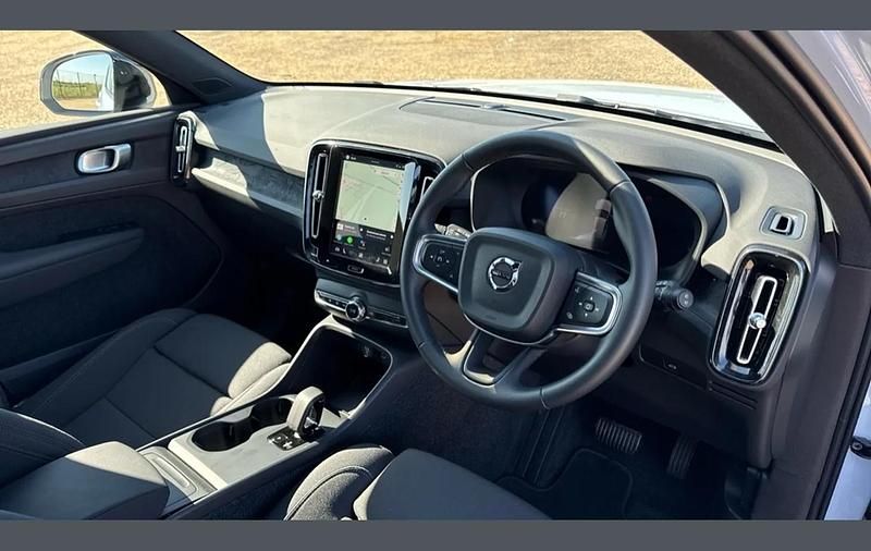 Usado Volvo EX40 Core 172 kW (234 HP) 2025 Azul SUV