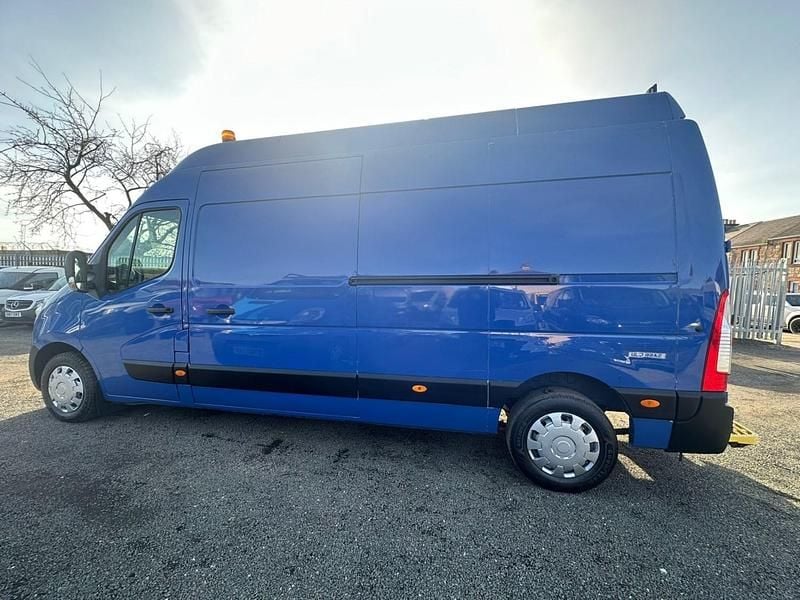 Used Vauxhall Movano 145 HP (106 kW) 2017 Blue MPV