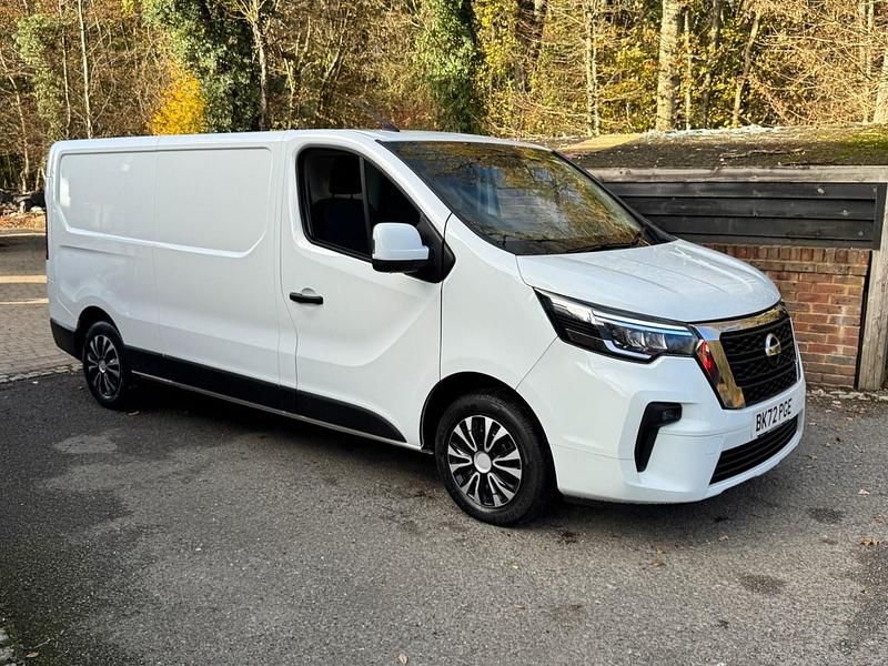 White Used 2022 Nissan Primastar Acenta MPV | £13,995 (Fair price) - Image 1/4