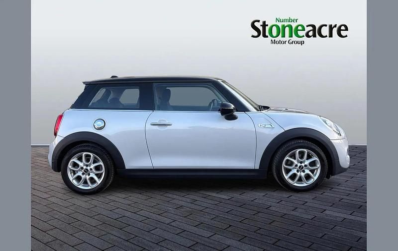 Usado Mini Cooper S Classic 188 HP (138 kW) 2019 Prateado Citadino