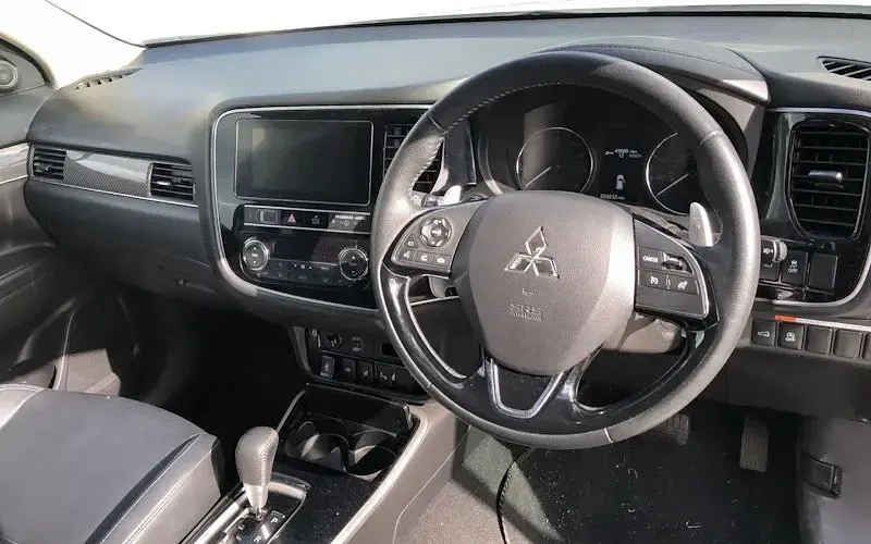 Used Mitsubishi Outlander 150 HP (110 kW) 2019 White SUV