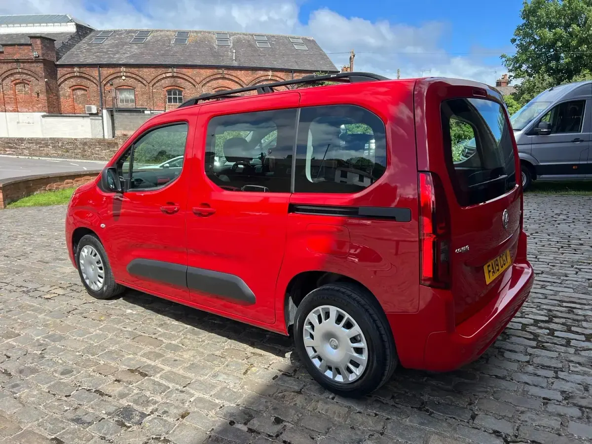 Used Vauxhall Combo Design Edition 130 HP (95 kW) 2019 Red MPV