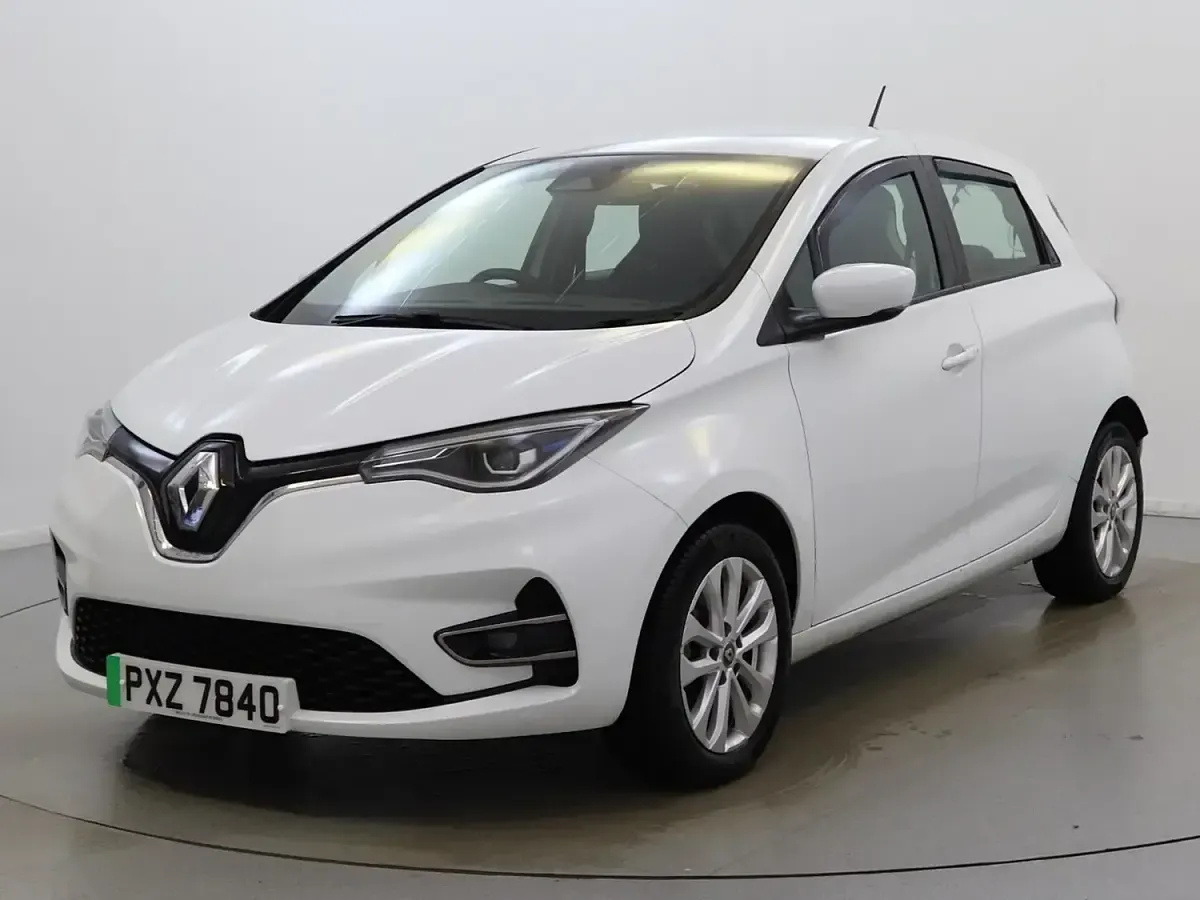 Used Renault Zoe Iconic 100 kW (136 HP) 2021 White Hatchback