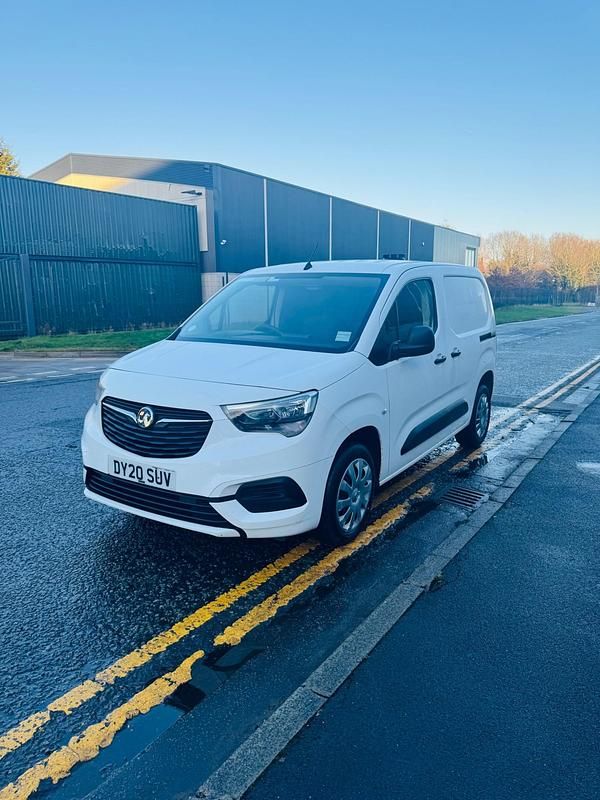 Used Vauxhall Combo Sportive 100 HP (73 kW) 2020 White Van