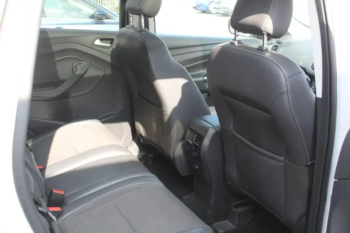 Used Ford Kuga Titanium 150 HP (110 kW) 2017 White SUV