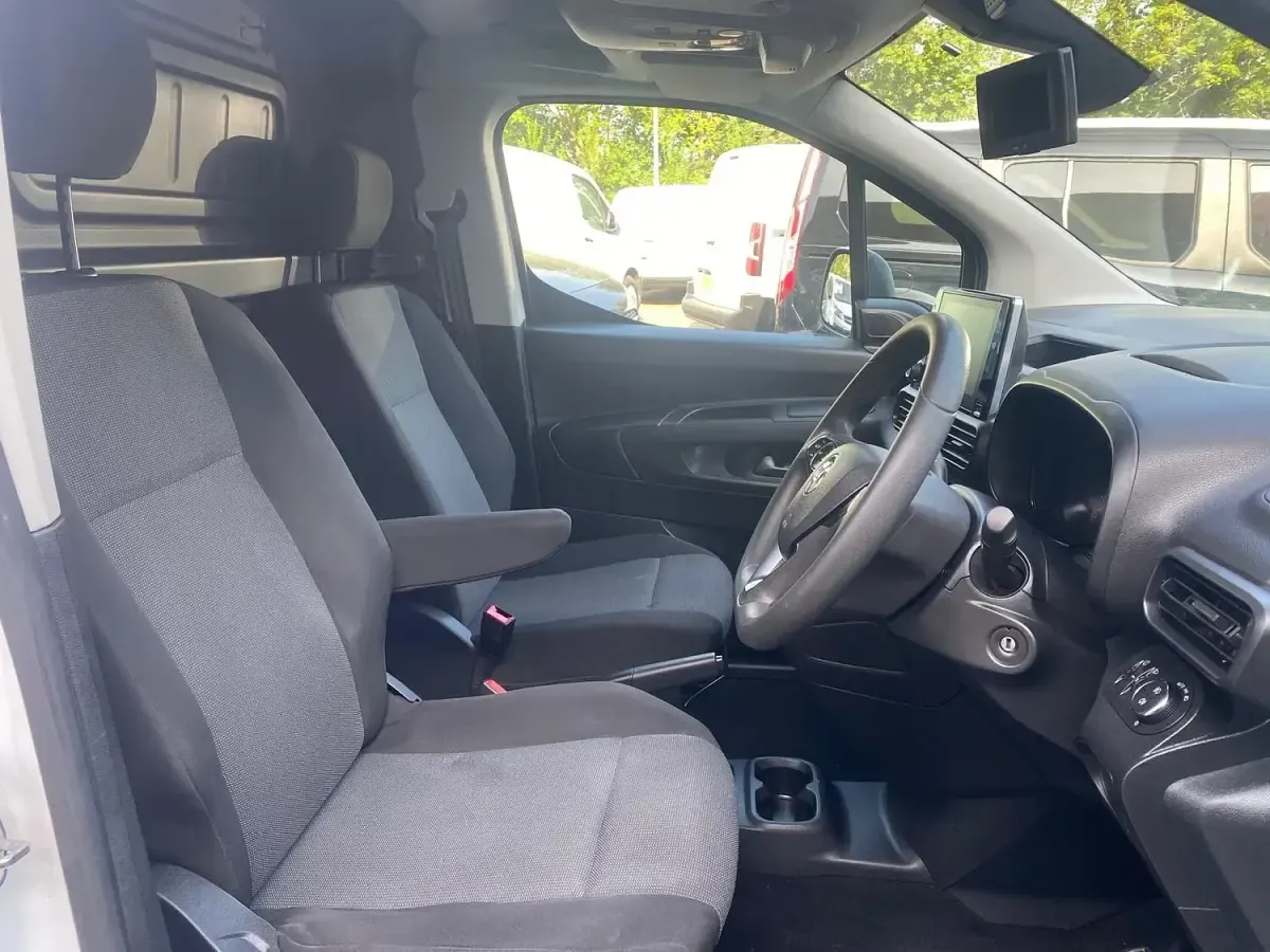 Używany Vauxhall Combo Sportive 2021 Biały Minivan