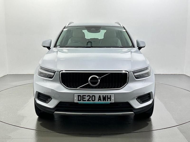 Used Volvo XC40 Momentum 188 HP (138 kW) 2020 Silver SUV