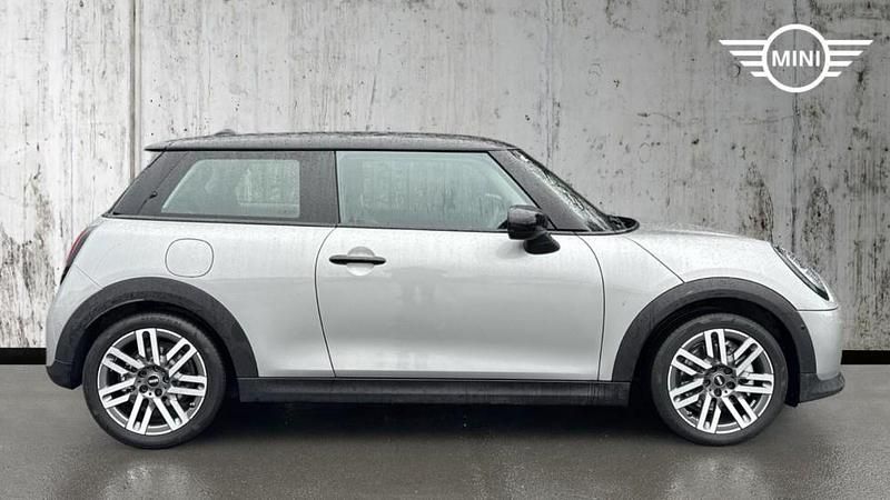 Usado Mini Cooper Hatch 113 kW (154 HP) 2025 Prateado Citadino