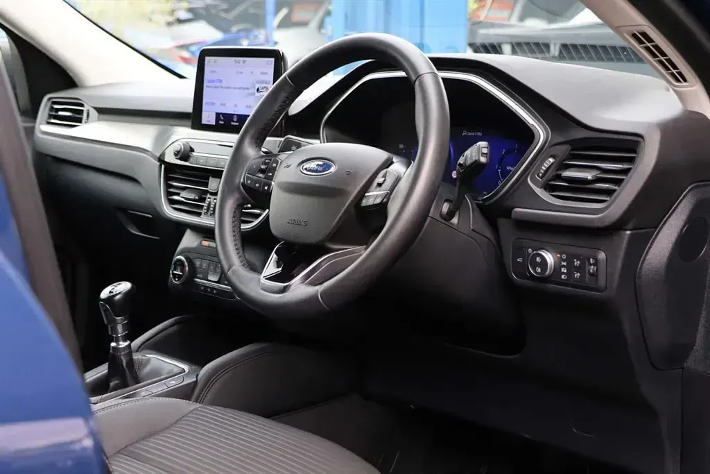 Used Ford Kuga Titanium 120 HP (88 kW) 2022 Blazer blue (standard paint) SUV
