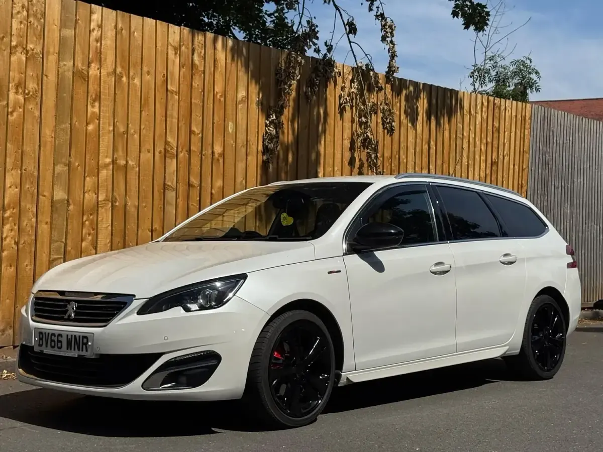 Used Peugeot 308 GT-line 150 HP (110 kW) 2016 White Estate