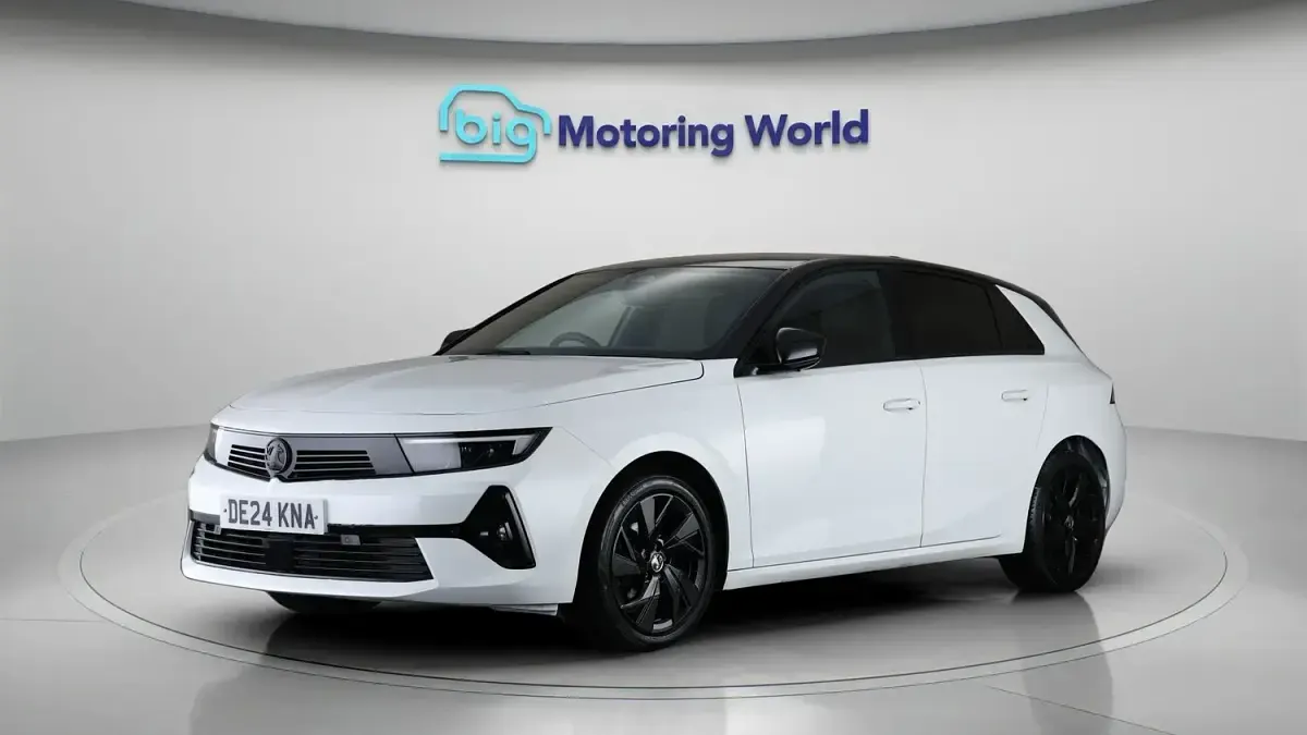 Used Vauxhall Astra S 129 HP (94 kW) 2024 White Hatchback
