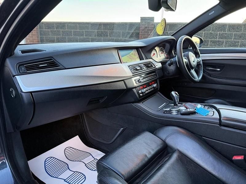 Begagnad BMW M5 2015 Grå Sedan