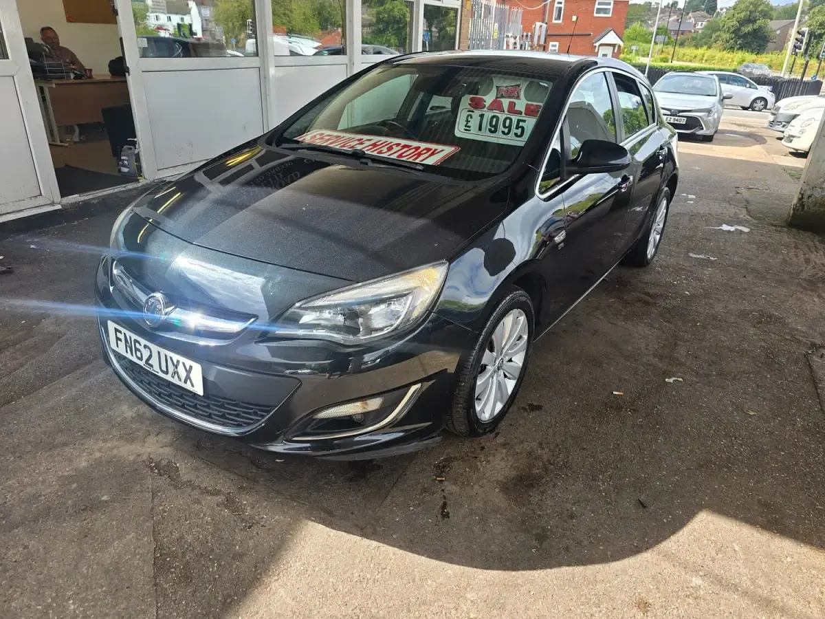 Used Vauxhall Astra 113 HP (83 kW) 2013 Black Hatchback